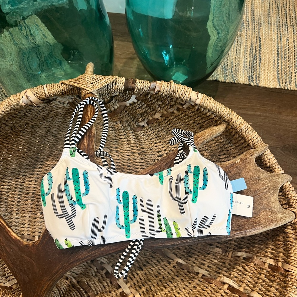 NWT Cupshe bikini top size medium